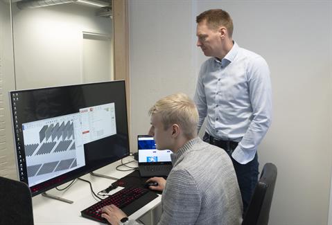 Niklas Svartbäck ja Janne Virtanen Prodlibist Ruukki tooteid vaatamas.