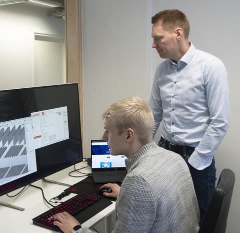 Niklas Svartbäck a Janne Virtanen ze společnosti Prodlib sledují produkty Ruukki.