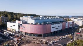 Lohi shopping center in Lohja has changed the look of the area. The shopping center has also taken the environment into account and has been awarded gold LEED green building certification. 